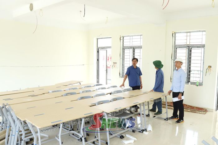 Trang thiết bị lớp học được tập kết tại Trường phổ thông nội trú TH-THCS Chiềng Khoong.