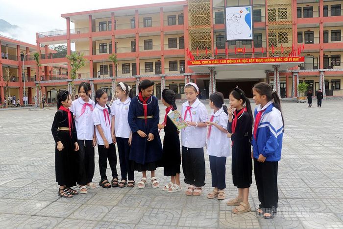 Năm học 2026 - 2027, học sinh vùng biên xã Thanh Thủy hân hoan, vui mừng khi được học trong ngôi trường mới - Trường phổ thông nội trú liên cấp Thanh Thủy.