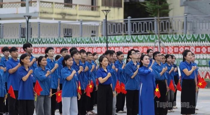 Đoàn TNCS Hồ Chí Minh xã Pà Vầy Sủ tổ chức Nghi thức Chào cờ mừng Kỷ niệm 81 năm Ngày Quốc khánh nước Cộng hòa Xã hội Chủ nghĩa Việt Nam.