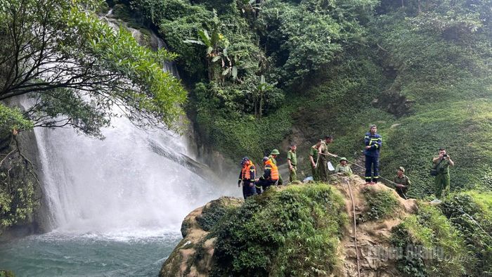 Khu vực thác Khâu Làn có địa hình hiểm trở.