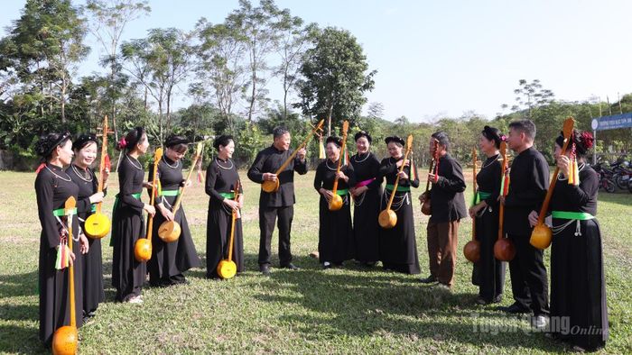 Người có uy tín xã Tân An vận động đồng bào dân tộc thiểu số tích cực giữ gìn bản sắc văn hóa dân tộc.