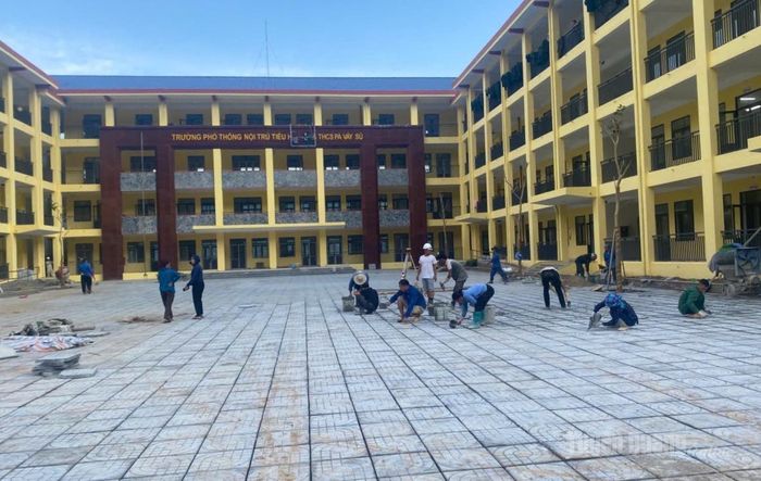 Ở khu vực phía Tây của tỉnh, Công ty Cổ phần đầu tư và phát triển Phương Đông rất khẩn trương thi công Trường Phổ thông nội trú liên cấp tại xã Pà Vầy Sủ.