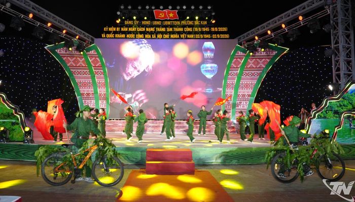 Tiết mục trong chương trình văn nghệ mừng Quốc Khánh.