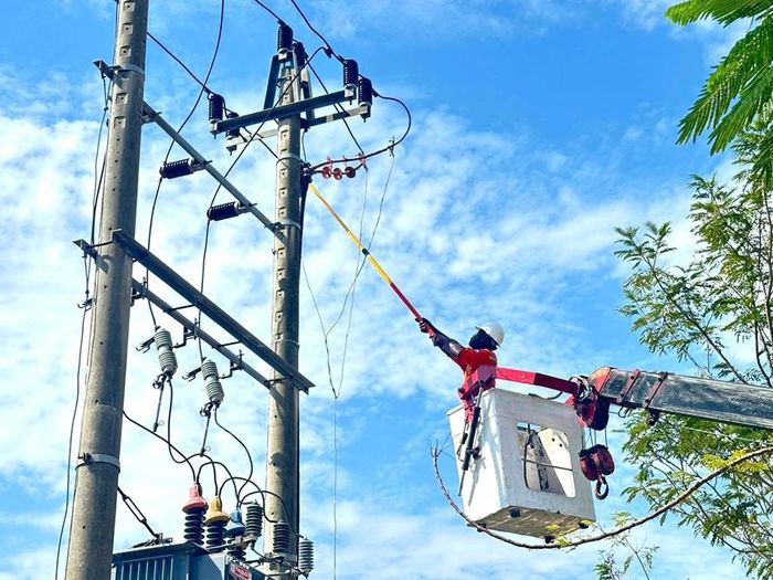 Thực hiện tao tác tiếp địa nghiêm ngặt, bảo đảm an toàn trong quá trình làm việc. 