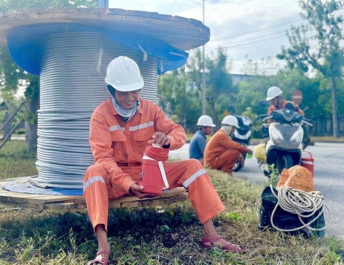 Phút nghỉ ngơi sau những giờ làm việc căng thẳng.