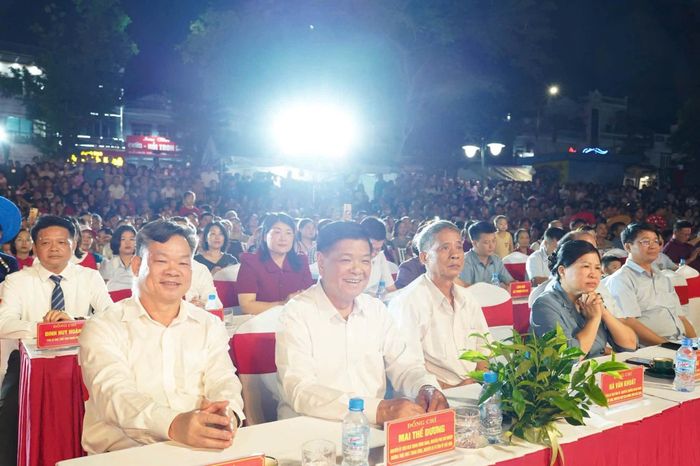 Chương trình nghệ thuật “Tháng Tám mùa thu - Khúc ca độc lập” tại phường Bắc Kạn.
