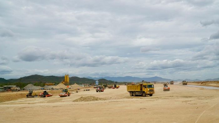 Bay hiệu chuẩn là bước kiểm tra kỹ thuật bắt buộc trước khi đưa các hệ thống liên quan vào khai thác. Máy bay chuyên dụng sẽ kiểm tra hoạt động của hệ thống dẫn đường, đèn hiệu và các thiết bị kỹ thuật liên quan; những thông số chưa đạt sẽ được căn chỉnh trước khi nghiệm thu, bàn giao.
