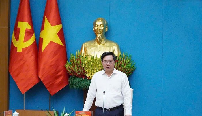 Ông Trần Duy Đông, Chủ tịch UBND tỉnh Phú Thọ chỉ đạo thời gian tới tập trung tháo gỡ điểm nghẽn về đầu tư, hạ tầng, giải phóng mặt bằng, cải cách hành chính, hỗ trợ doanh nghiệp, tạo đà tăng tốc, phấn đấu đạt mục tiêu tăng trưởng kinh tế hai con số năm 2026.