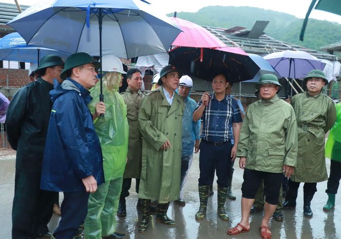 Đoàn công tác của UBND tỉnh Nghệ An do ông Võ Trọng Hải, Chủ tịch UBND tỉnh Nghệ An làm trưởng đoàn, kiểm tra tiến độ xây dựng các Trường Phổ thông Nội trú liên cấp xã Tam Thái. (Ảnh Kim Oanh).