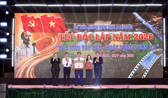 Theo lãnh đạo tỉnh Lai Châu, năm 2026 còn mang nhiều ý nghĩa khi là năm đầu triển khai Nghị quyết Đại hội đại biểu toàn quốc lần thứ XIV của Đảng, đồng thời kỷ niệm 80 năm Ngày Tổng tuyển cử đầu tiên bầu Quốc hội Việt Nam. Những sự kiện quan trọng càng làm cho Tết Độc lập tại Than Uyên thêm thiêng liêng và giàu ý nghĩa. Từ nhiều năm nay, Tết Độc lập, còn được người dân gọi là “Tết Cờ đỏ Sao vàng”, đã trở thành nét sinh hoạt văn hóa đặc sắc của đồng bào các dân tộc Than Uyên.