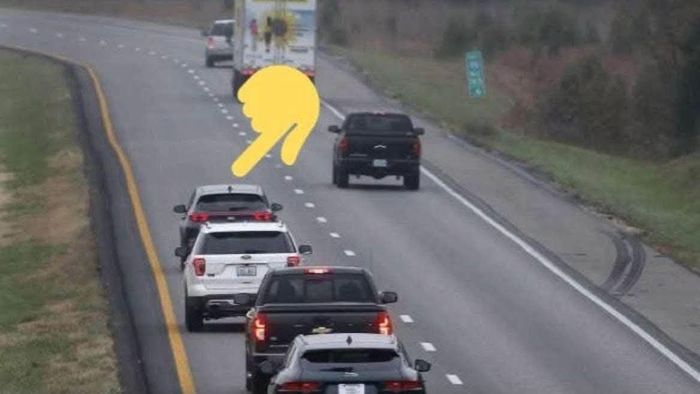 Các phương tiện cố tình chạy chậm, bám làn trái cao tốc sẽ bị xử lý. Ảnh: Cục CSGT.
