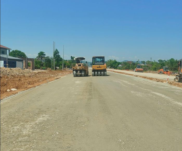 Dự án đường Hàm Nghi kéo dài cũng đang chuẩn bị thảm bê tông nhựa.