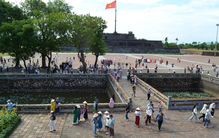 Qua đó, góp phần tạo điều kiện để người dân cơ hội tham quan, trải nghiệm, tìm hiểu sâu hơn về những giá trị lịch sử, văn hóa đặc sắc của Quần thể Di tích Cố đô Huế - Di sản Văn hóa Thế giới.
