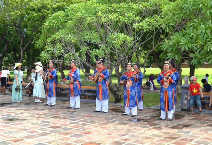Tại khu vực Đại nội Huế, tiếp tục có nhiều chương trình văn hóa, nghệ thuật phục vụ du khách.