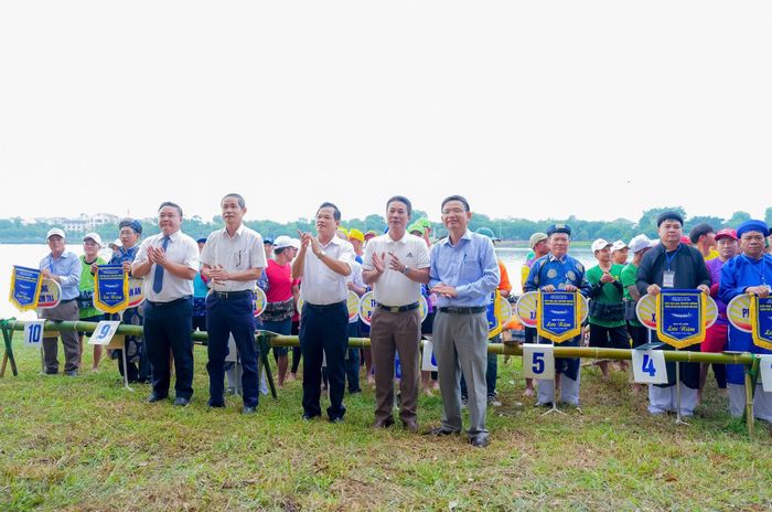 Trong đó, độ cúng nam và độ phá nam thi đấu 3 vòng, 6 tráo; các đội đua còn lại thi đấu 2 vòng, 4 tráo.