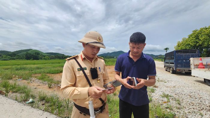 Qua công tác tuần tra, xử lý và tuyên truyền ý thức tham gia giao thông của chủ doanh nghiệp vận tải, chủ xe, lái xe đã từng bước nâng cao, đặc biệt có rất ít trường hợp vi phạm.