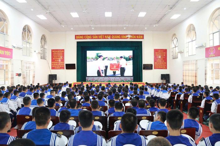 Dịp Quốc khánh 2/9, Vùng 4 Hải quân đã tổ chức chiếu phim truyền thống cho cán bộ, chiến sĩ tại nhiều đơn vị.