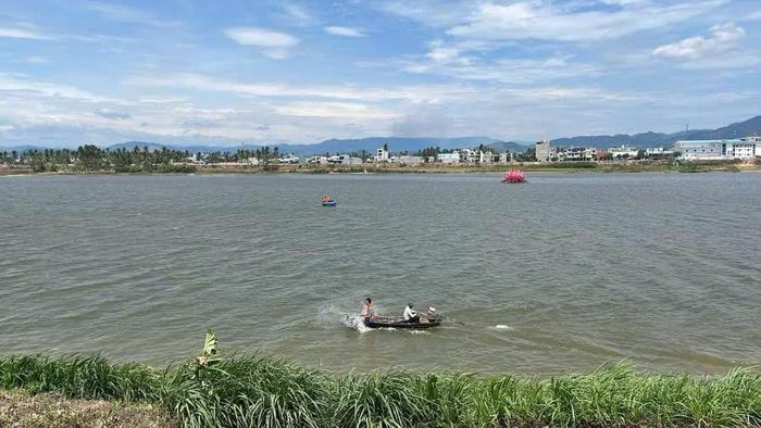 Khu vực nghi 2 người dân gặp nạn. (Ảnh: T.A)