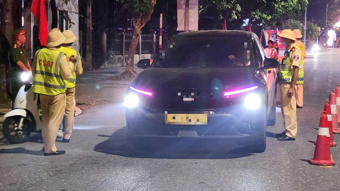 “Tổ địa bàn Yên Phong (cũ) trong 3 ngày nghỉ lễ đã phát hiện 108 trường hợp vi phạm, trong đó có 33 trường hợp vi phạm nồng độ cồn”, trung tá Vũ Thành Đồng thông tin.