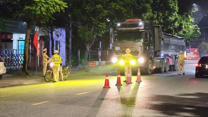 Trung tá Vũ Thành Đồng, cán bộ Đội CSGT đường bộ số 1 (Công an tỉnh Bắc Ninh) cho biết, trong các ngày nghỉ lễ Quốc khánh 2/9, tổ công tác trên địa bàn Yên Phong (cũ) thường xuyên tuần tra, xử lý các vi phạm nhằm đảm bảo trật tự an toàn giao thông.