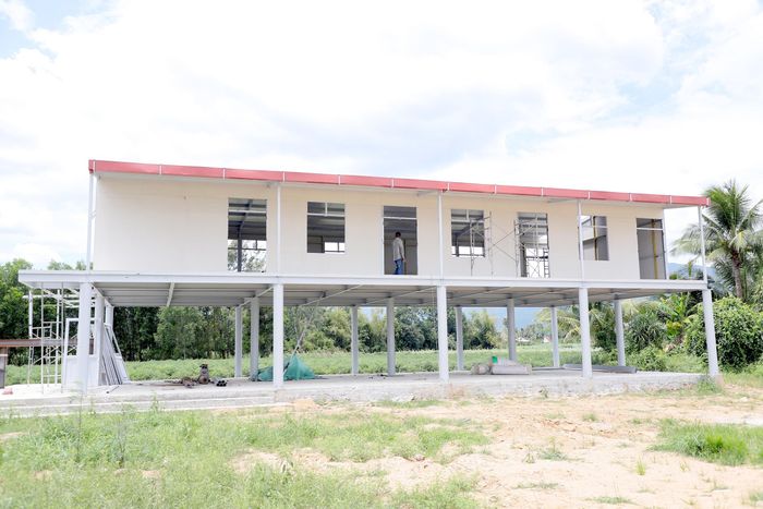 100 ngôi nhà sinh hoạt cộng đồng kết hợp phòng tránh lũ dự kiến hoàn thành vào ngày 15/9/2026. (Ảnh: Ngọc Hùng).