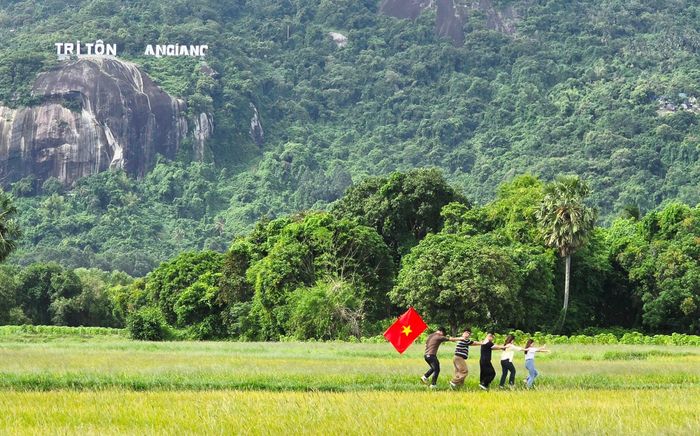 Tại xã Tri Tôn, tỉnh An Giang cũng ghi nhận lượng du khách tăng vọt tại các điểm check-in, du lịch trải nghiệm vẻ đẹp hoang sơ của thiên nhiên Bảy Núi.