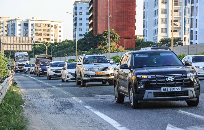 Cao tốc Pháp Vân - Cầu Giẽ đoạn nút giao Pháp Vân thời điểm 17h không xuất hiện ùn tắc. 