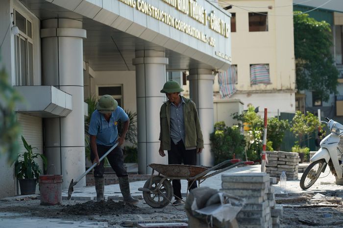 Tuyến đường được khai thác sớm tại những đoạn đáp ứng yêu cầu kỹ thuật, trong khi một số hạng mục vẫn tiếp tục thi công.