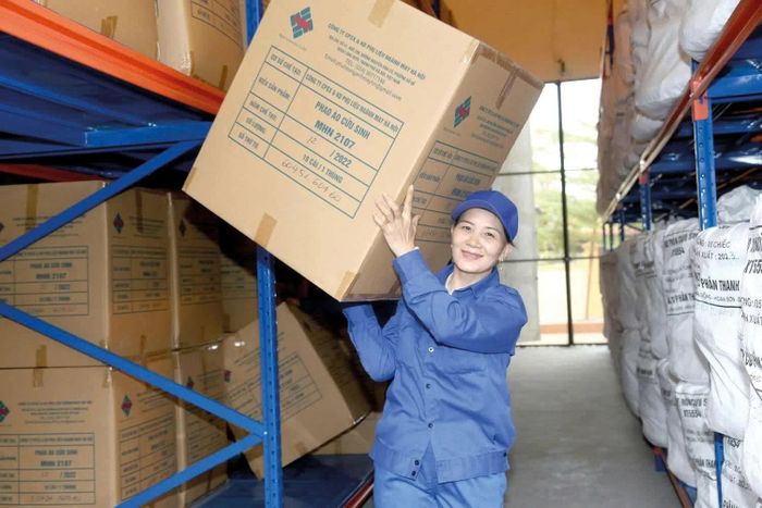 Chi cục Dự trữ Nhà nước khu vực 3 sẵn sàng xuất cấp hàng dự trữ hỗ trợ các địa phương khắc phục hậu quả mưa bão. Ảnh: Đức Minh
