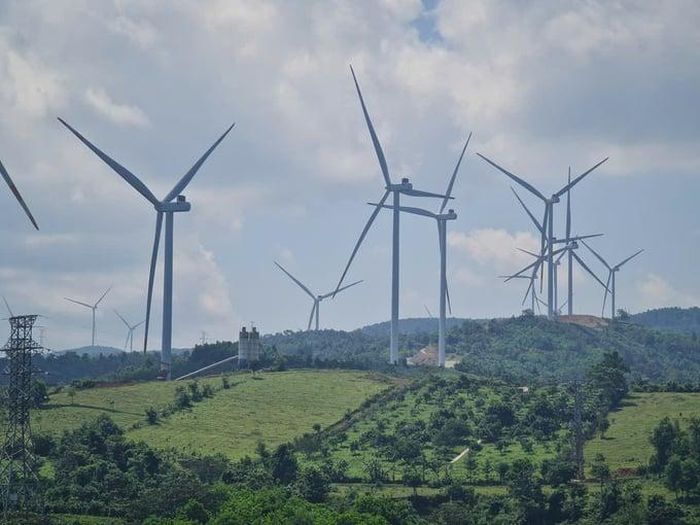 Việt Nam tính mua hơn 12.000 MW điện từ Lào.