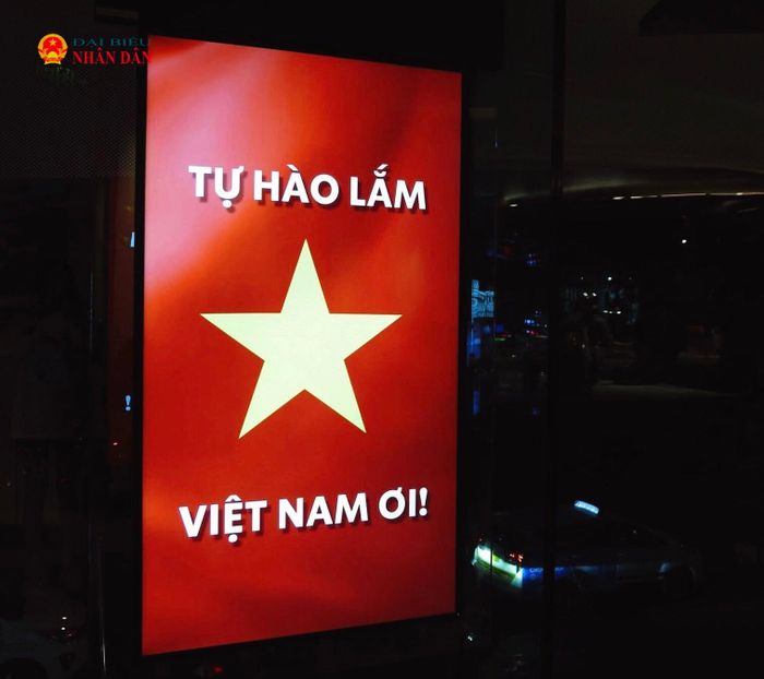 Sau 40 năm, Việt Nam đã tạo dựng được nền tảng để bước vào những năm tiếp theo với một vị thế hoàn toàn khác: tự tin hơn về nội lực, rộng mở hơn với thế giới và có khát vọng lớn hơn về tương lai. Ảnh: Hồng Nhung