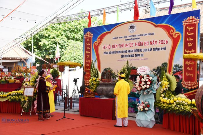 Đọc chúc văn dâng Khúc Tiên chúa. Ảnh: Lâm Hòa/Mekong ASEAN.