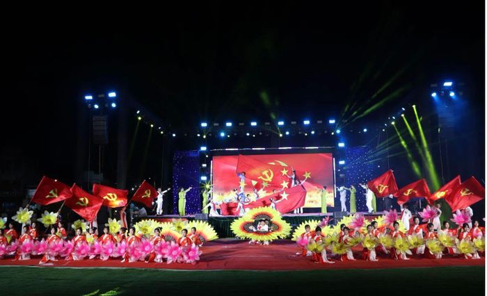 Tiết mục văn nghệ thuộc phần "Khúc ca độc lập" biểu diễn tại Chương trình nghệ thuật mừng Tết Độc lập với chủ đề "Sắc màu Tây Bắc - Khát vọng vươn xa".