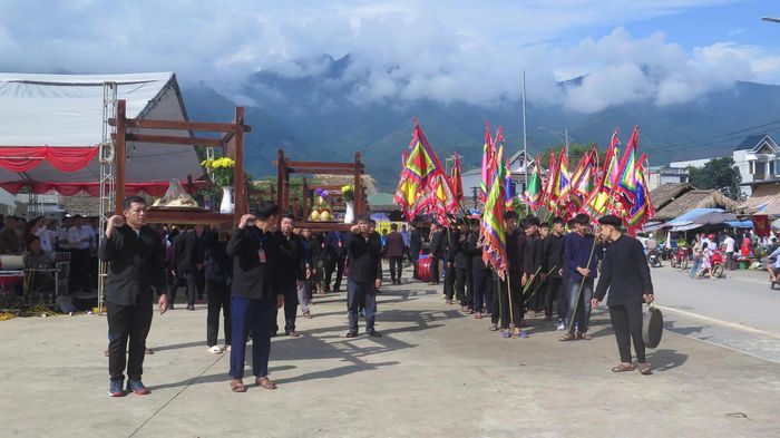 Lào Cai khéo léo lồng ghép du lịch văn hóa, tâm linh thu hút khách du lịch