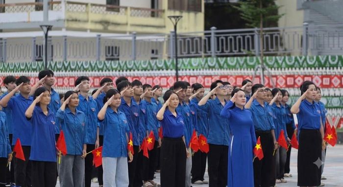 Đoàn TNCS Hồ Chí Minh xã Pà Vầy Sủ tổ chức Nghi thức Chào cờ mừng Kỷ niệm 81 năm Ngày Quốc khánh. Ảnh Lý Thu - Báo Tuyên Quang