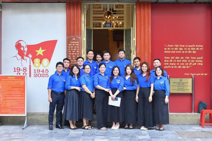 Hành trình về “địa chỉ đỏ” 48 Hàng Ngang khép lại, nhưng dư âm của chuyến đi vẫn còn đọng lại trong mỗi đoàn viên