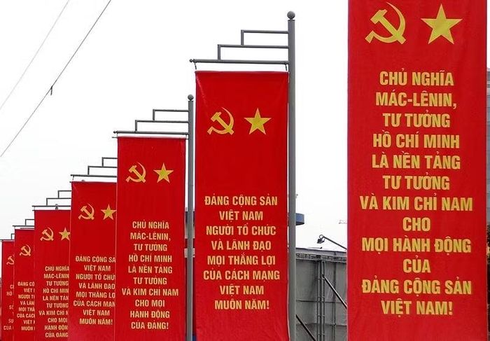 Không ngừng xây dựng, chỉnh đốn Đảng và hệ thống chính trị trong sạch, vững mạnh, củng cố niềm tin của Nhân dân vào Đảng, Nhà nước, chính quyền các cấp là giải pháp căn bản để phòng, chống hiệu quả “Cách mạng màu” - Ảnh: Phạm Cường.