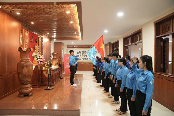 Lễ chào cờ “Tôi yêu Tổ quốc tôi” do Hội LHTN Việt Nam phường Tân Bình tổ chức.