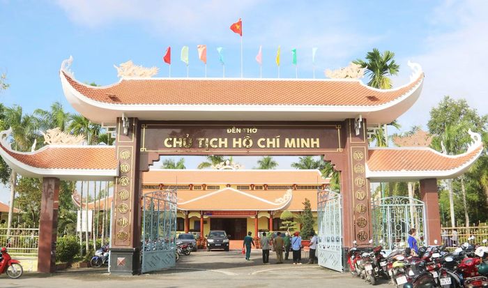 Đền thờ Chủ tịch Hồ Chí Minh tại xã Châu Thới, tỉnh Cà Mau.