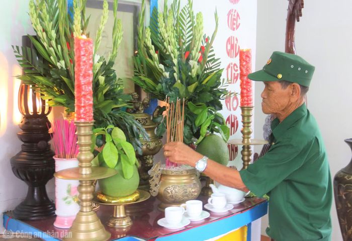Ông Nguyễn Văn Khoa (thường gọi là Bảy Khoa), người bảo vệ Đền thờ Bác Hồ 57 năm qua.