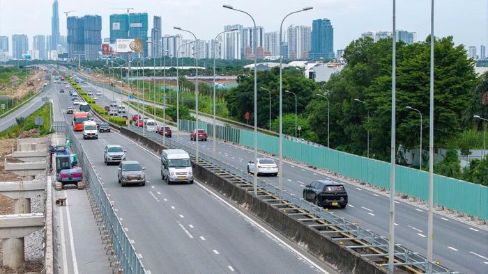 Các phương tiện di chuyển trên tuyến cao tốc TP Hồ Chí Minh - Long Thành - Dầu Giây không bị ùn ứ