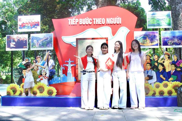 Nhiều bạn trẻ chọn Khu di tích lịch sử Quốc gia đặc biệt Kim Liên là điểm tham quan trong dịp Lễ Quốc khánh 2/9.