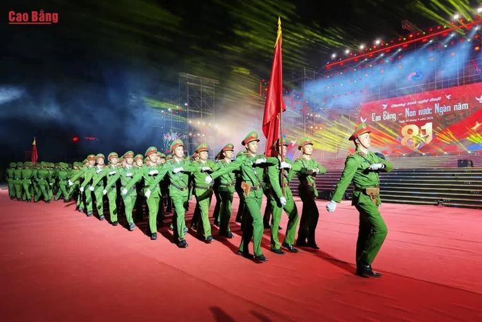 Màn diễu hành của lực lượng Công an nhân dân.