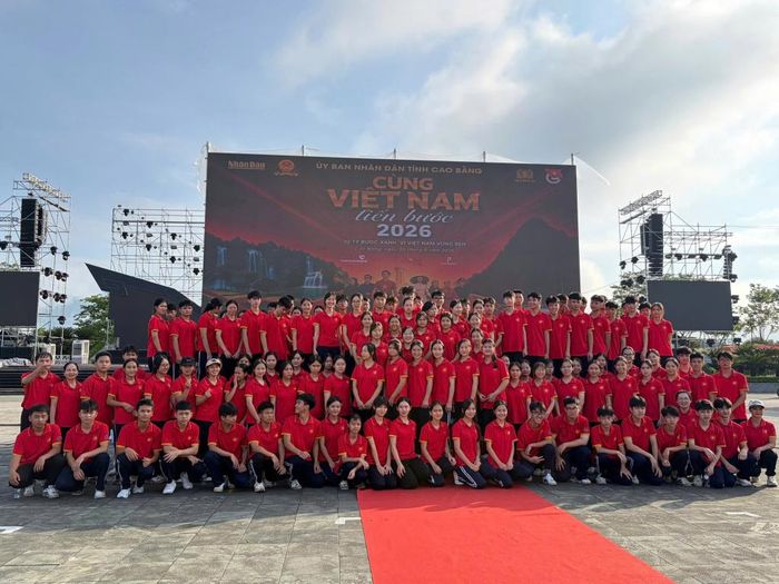 Đông đảo đoàn viên, thanh niên của tỉnh tham gia Chương trình “Cùng Việt Nam tiến bước”, lan tỏa thông điệp yêu Tổ quốc bằng những hành động thiết thực.