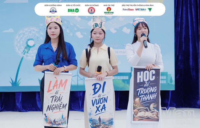 Tiết mục sân khấu hoá xuất sắc của CLB Sách và Hành động PVCFC trong Gala Ðấu trường sách I Review mùa 2 nhận được sự hưởng ứng, cổ vũ nồng nhiệt. (Ảnh ban tổ chức cung cấp)