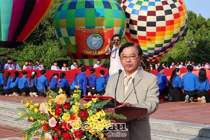 Ông Hà Phước Dũng, Trưởng Ban Phát triển các dự án kỷ lục, thay mặt Tổ chức Kỷ lục Việt Nam công bố quyết định xác lập Kỷ lục Việt Nam.