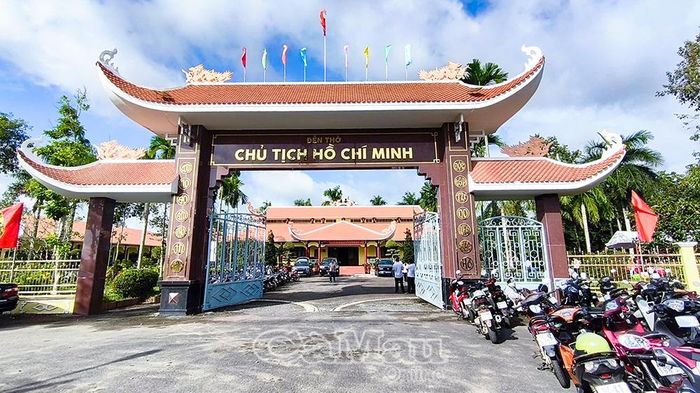 Năm 1998, Đền thờ Chủ tịch Hồ Chí Minh, ấp Bà Chăng, xã Châu Thới, được Bộ Văn hoá - Thông tin xếp hạng là Di tích lịch sử cấp Quốc gia.