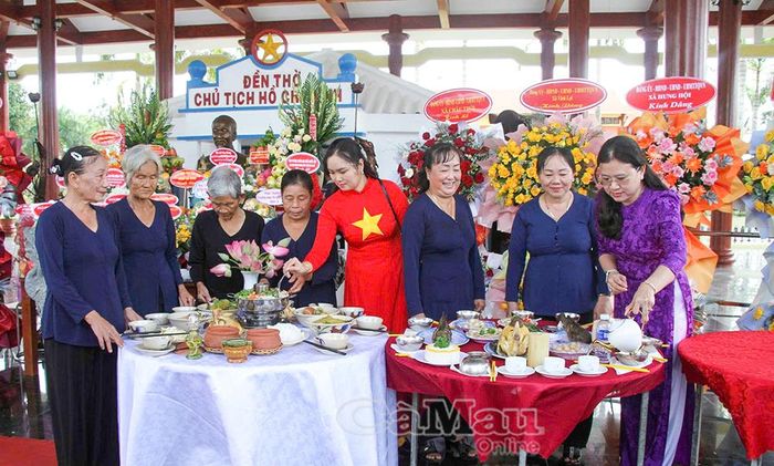 Người dân chuẩn bị mâm cơm giản dị cúng giỗ Bác nhân dịp lễ Quốc khánh 2/9.