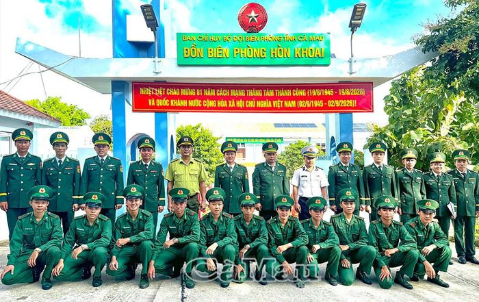 Cán bộ, chiến sĩ Đồn Biên phòng Hòn Khoai cùng các lực lượng đứng chân trên đảo luôn giữ vững đoàn kết, hoàn thành tốt mọi nhiệm vụ được giao.