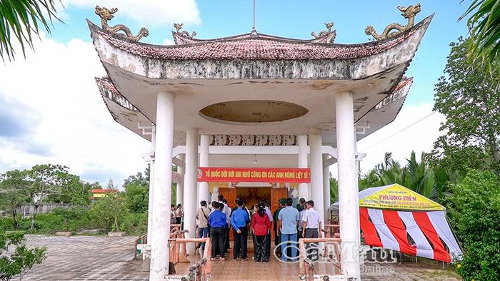 Toàn cảnh Lễ giỗ Chủ tịch Hồ Chí Minh, tại ấp Viên An, xã Đất Mũi.